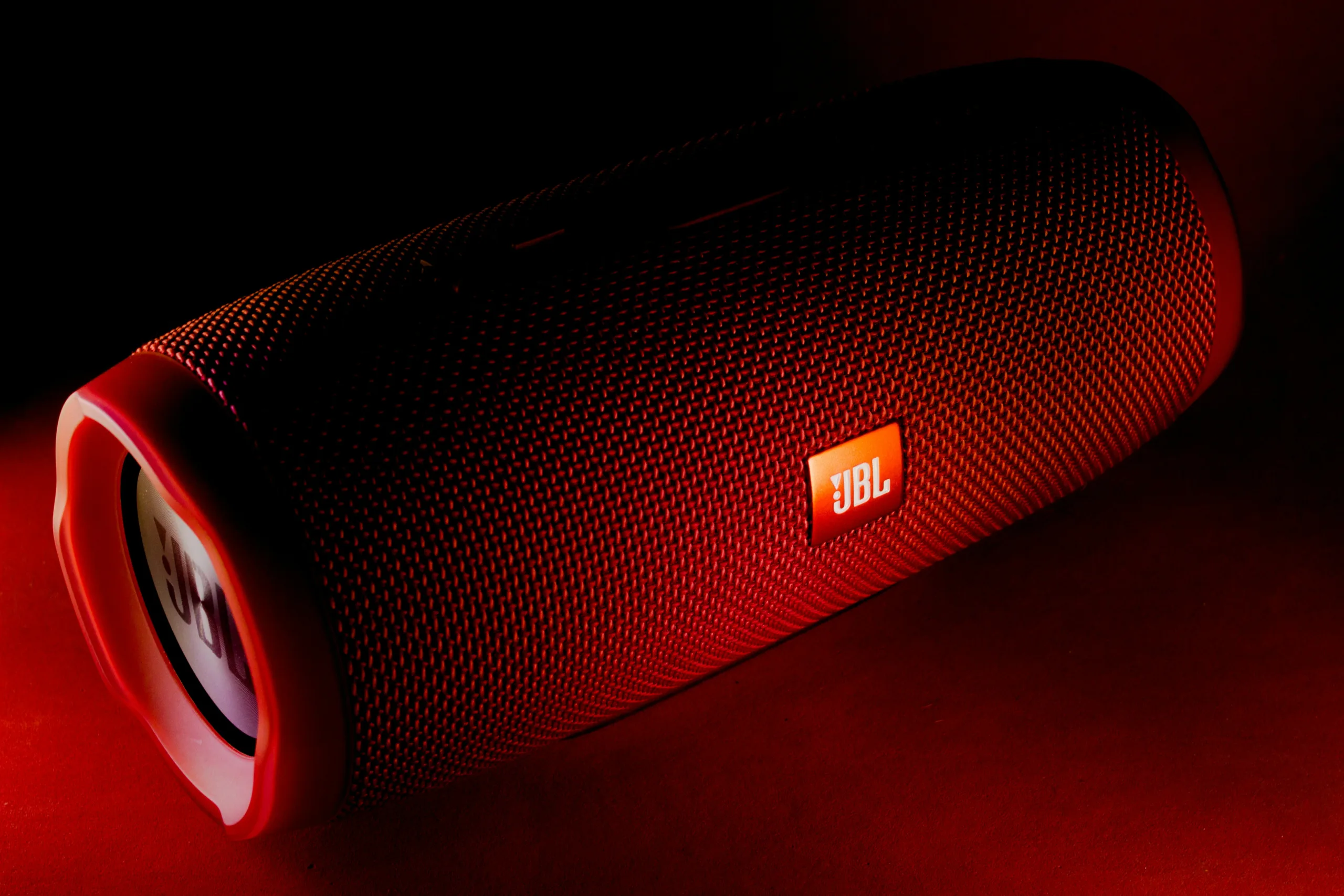 JBL Yeni Taşınabilir Bluetooth Hoparlörleri IP68 ile Satışta